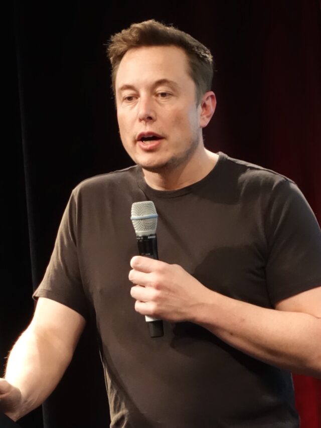 Elon_Musk_Closing_the_2016_Tesla_Annual_Shareholders'_Meeting_(27315939721)