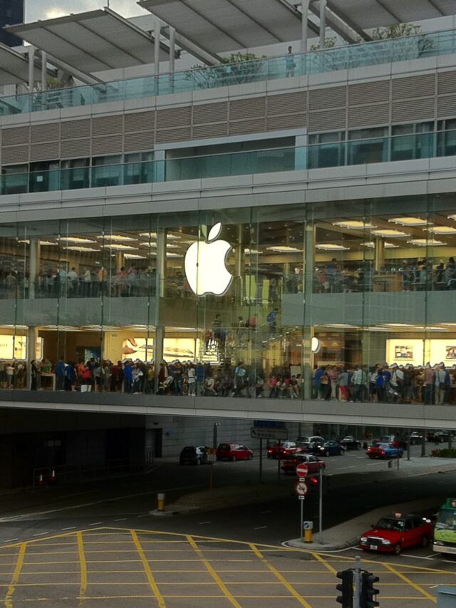 HK_Apple_Store_Opened_Exterior