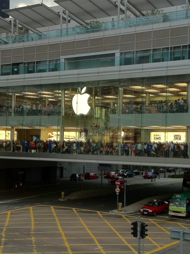 HK_Apple_Store_Opened_Exterior