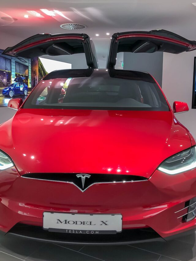 red-tesla-model-x-with-wing-doors_cc-by-20