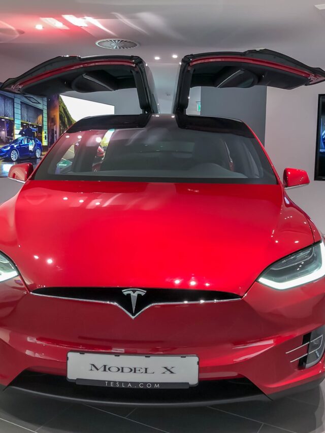 red-tesla-model-x-with-wing-doors_cc-by-20