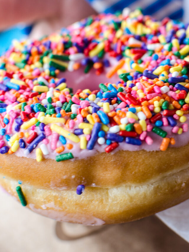 Strawberry_donut_with_sprinkles_(2)